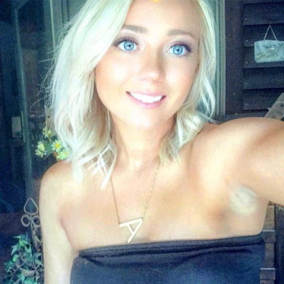 Meet your Posher, Alexandra - Picture 1 of 1